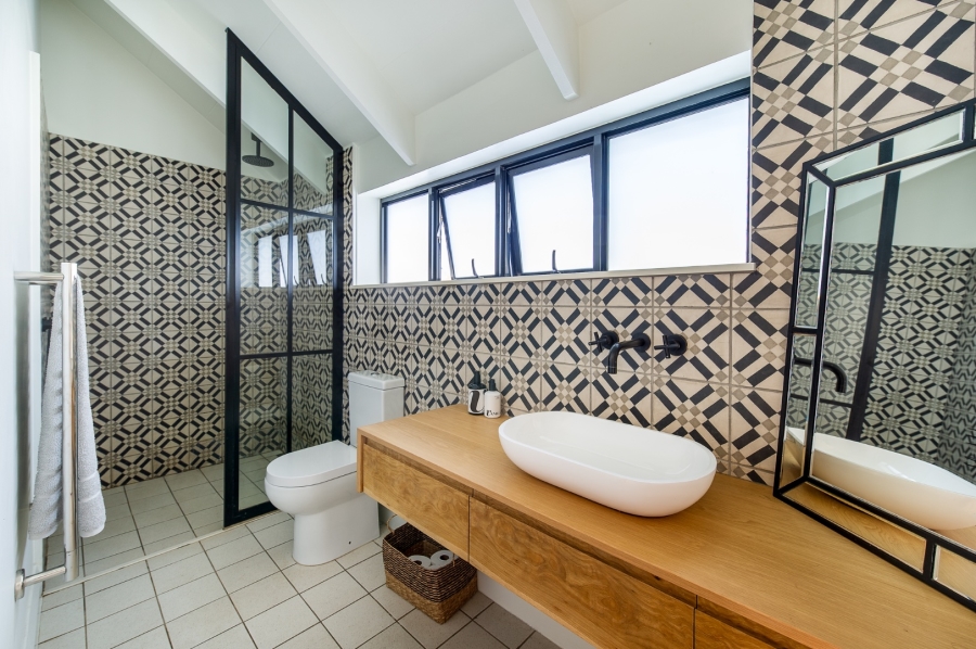 4 Bedroom Property for Sale in Leisure Isle Western Cape